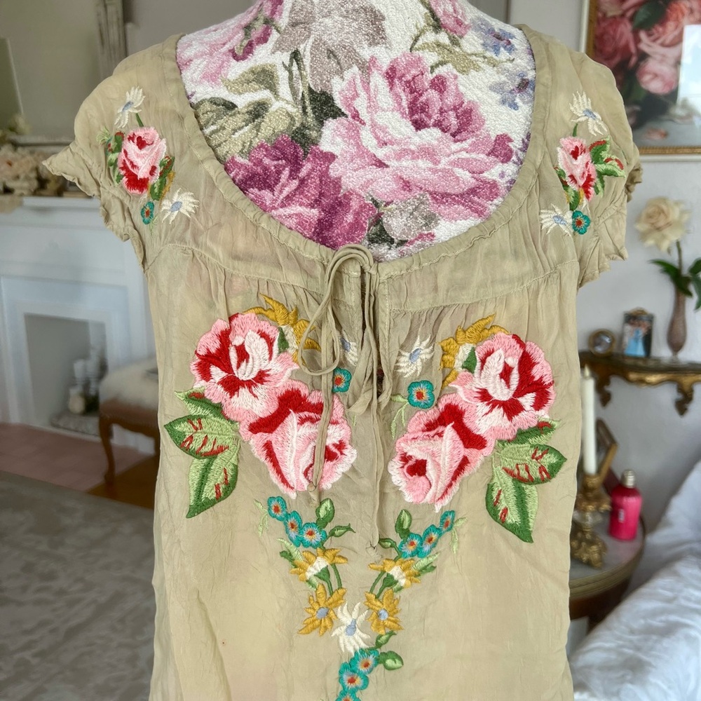 Johnny Was Floral Roses Embroidered Women's Top large